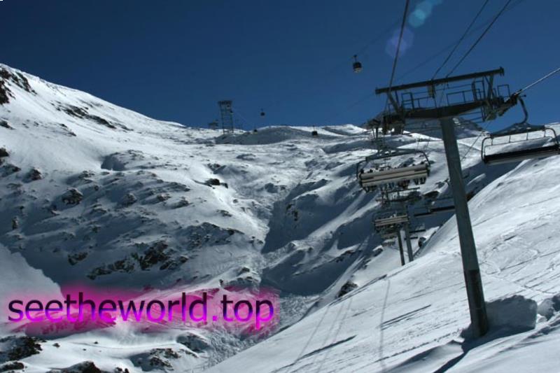Ski resort Alpe d'Huez (Alpe d'Huez), France