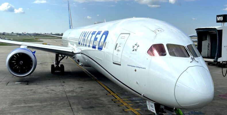 United Airlines Predicts Record Profits Ahead