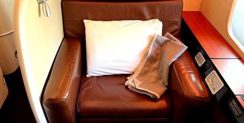 Timeless Luxury: Japan Airlines 777 First Class