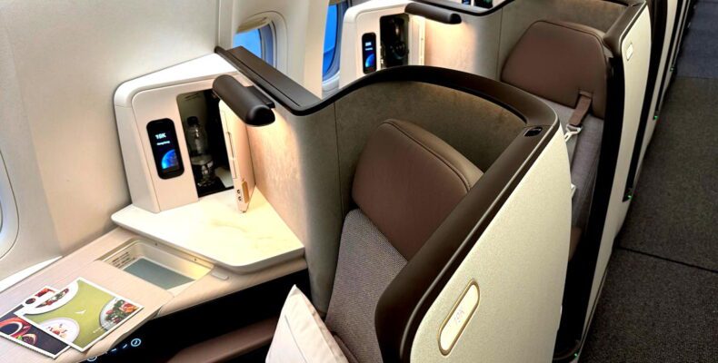 Elegant Comfort in Cathay Pacific's Aria Suite