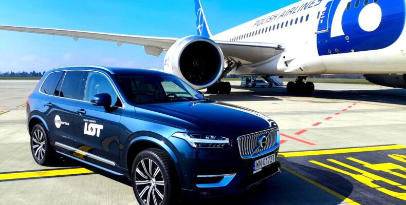 Luxury Limo Transfers at Warsaw Airport Luxury Limo Transfers at Warsaw Airport