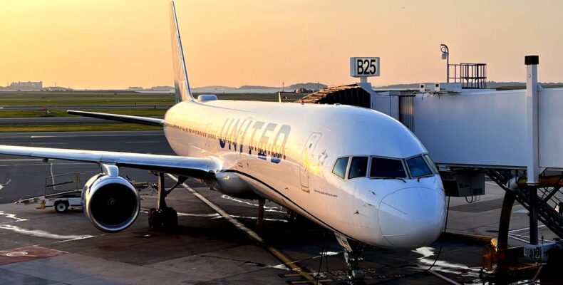 United Cuts Newark Flights Amid ATC Walkout