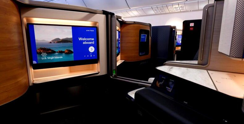 United Flight Attendants Demand New Contract