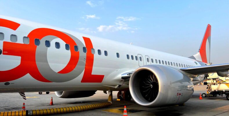 Airlines Unite: A Throuple Formation?